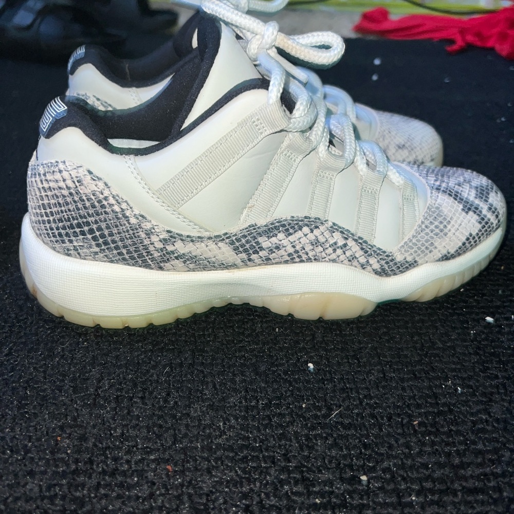 Jordan 11 Low Snakeskin (BONE)